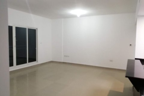 2 bedrooms Apartment in Al Reef, UAE No. 7183 7