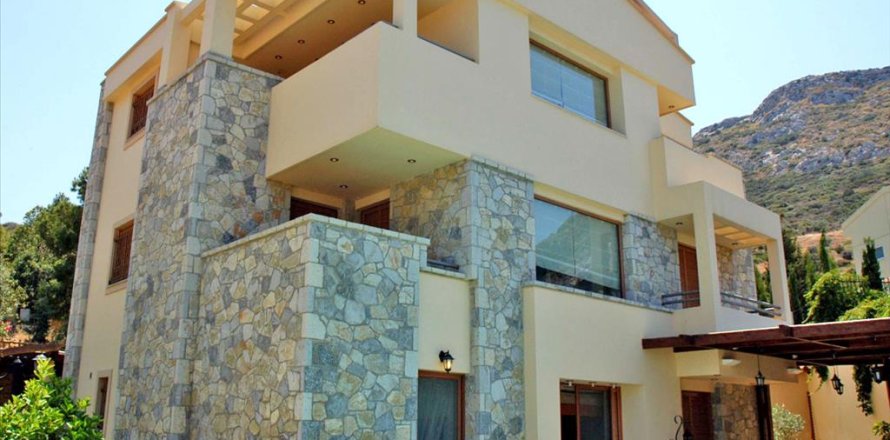 5 bedrooms Villa in Palaia Fokaia, Greece No. 59545