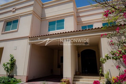 4 dormitorios Villa en Abu Dhabi Gate City, UAE No. 3349 1