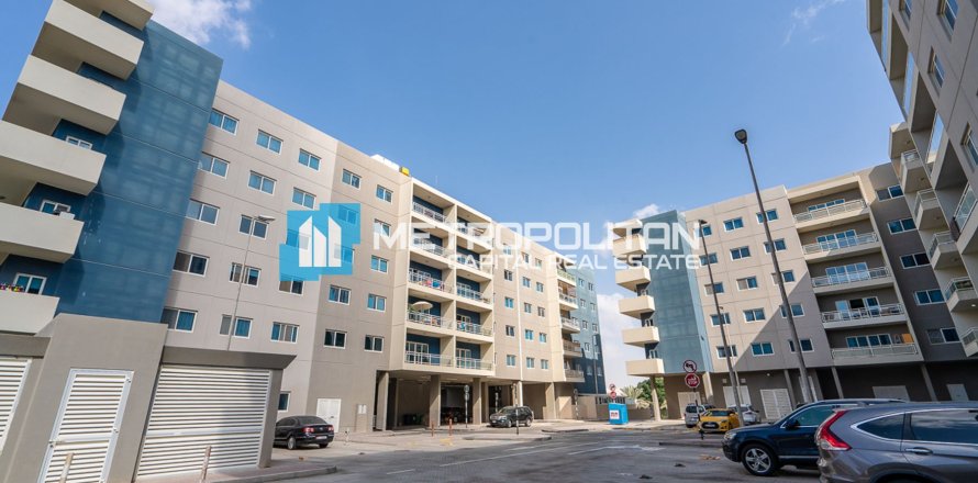 2 bedrooms Apartment in Al Reef, UAE No. 8204