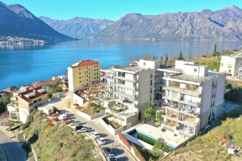 3 dormitorios Apartment en Kotor, Montenegro No. 66787 2