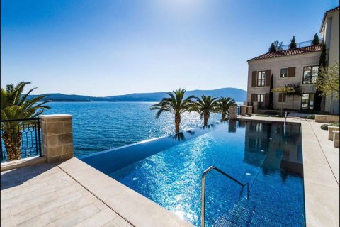 2 chambres Appartement à Tivat, Montenegro No. 66771 2