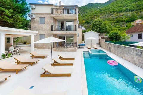 6 bedrooms House in Kotor, Montenegro No. 66773 8