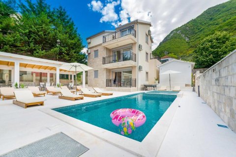 6 dormitorios House en Kotor, Montenegro No. 66773 1