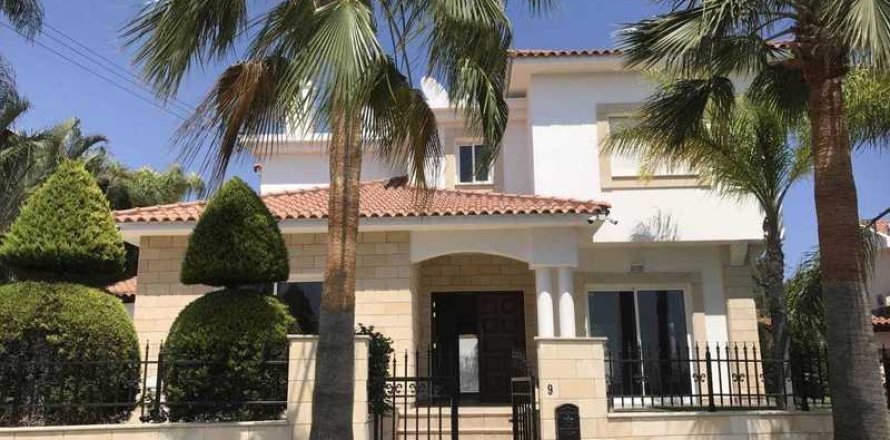 4 bedrooms House in Agios Tychonas, Cyprus No. 31083