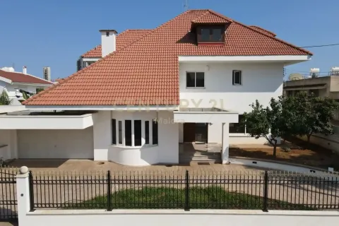 6 bedrooms Villa in Limassol, Cyprus No. 31741 2