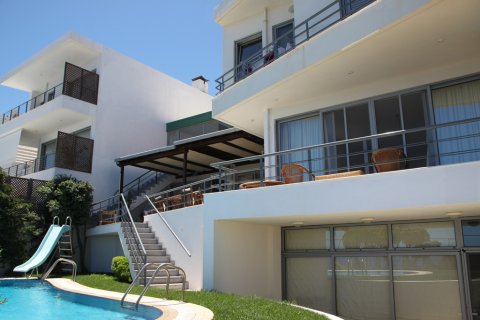 5 bedrooms Villa in Heraklion, Greece No. 58432 3