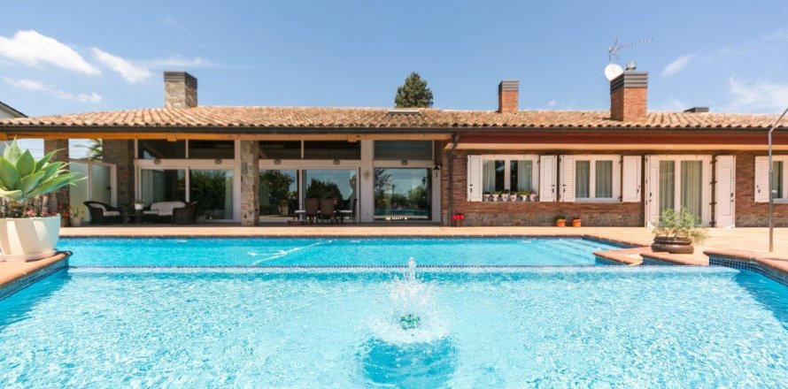 7 bedrooms House in Barcelona, Spain No. 25412