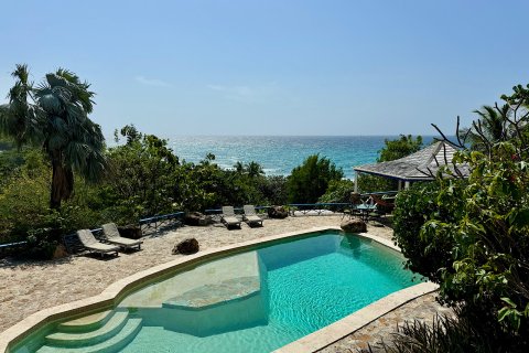 5 bedrooms Villa in Falmouth, Antigua and Barbuda No. 61407 1