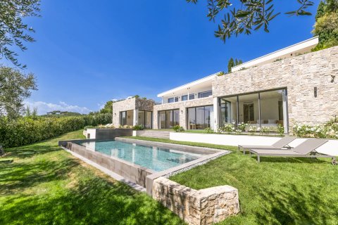 5 bedrooms Villa in Cannes, France No. 69188 4