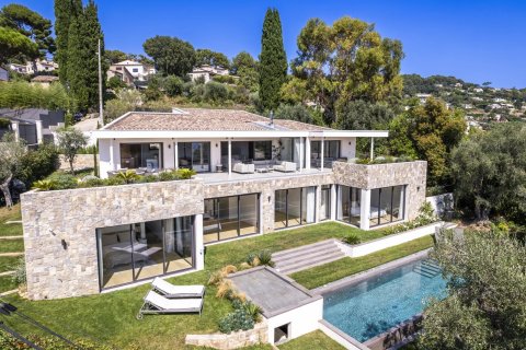 5 bedrooms Villa in Cannes, France No. 69188 1