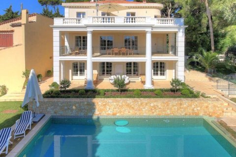 3 bedrooms Villa in Antibes, France No. 69185 1