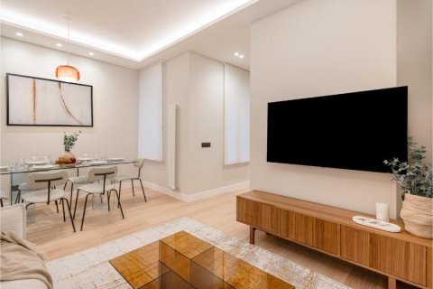 3 bedrooms Apartment in Madrid, Spain No. 27578 2