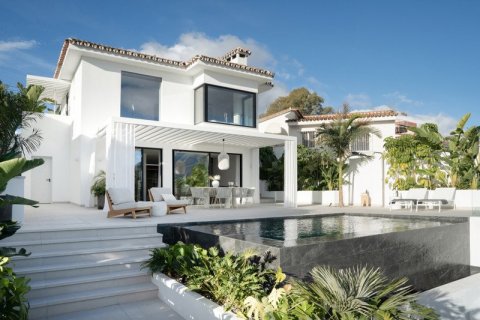 5 bedrooms Villa in Nueva Andalucia, Spain No. 27576 1