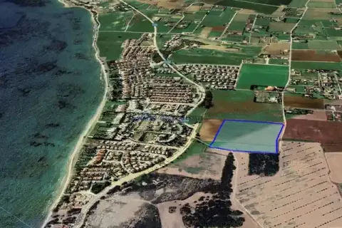 42144m² Land à Pervolia, Cyprus No. 35902 1