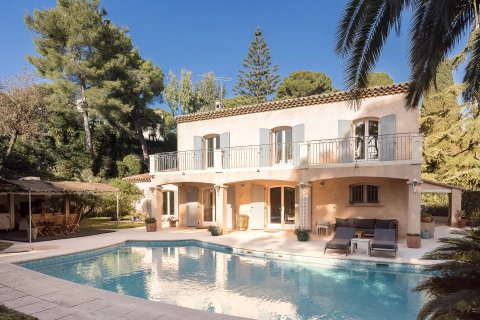 5 bedrooms Villa in Antibes, France No. 76655 1