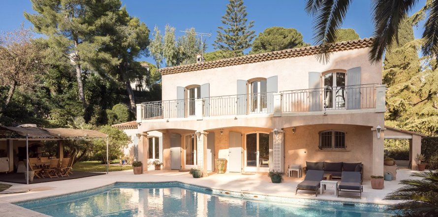 5 bedrooms Villa in Antibes, France No. 76655