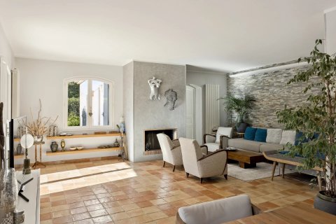 5 bedrooms Villa in Antibes, France No. 76655 3