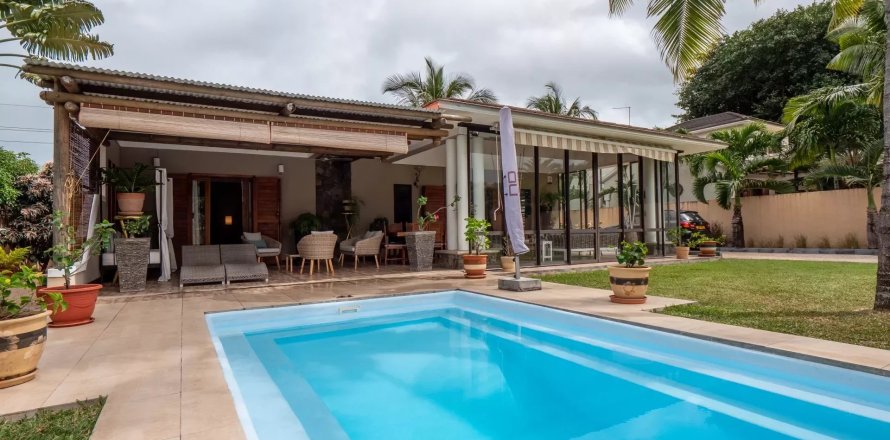 5 bedrooms Villa in Grande Riviere Noire, Mauritius No. 53450