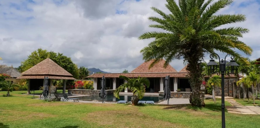 5 bedrooms Villa in Tamarin, Mauritius No. 53442