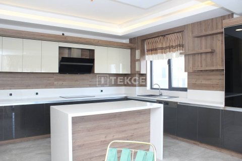 6+2 Apartment in Ankara, Turkey No. 12486 9