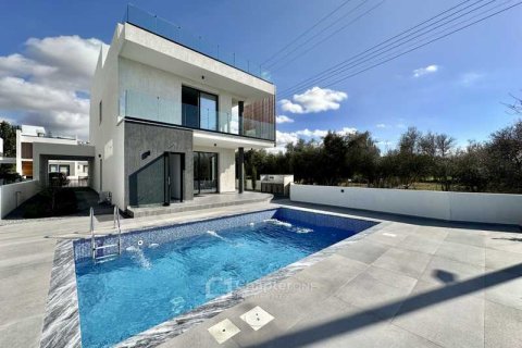 4 bedrooms Villa in Chloraka, Cyprus No. 73192 1