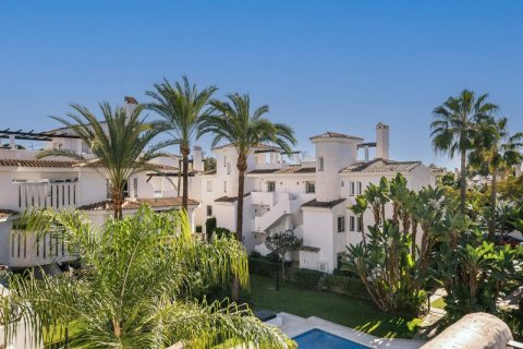 2 bedrooms Penthouse in Nueva Andalucia, Spain No. 27357 16