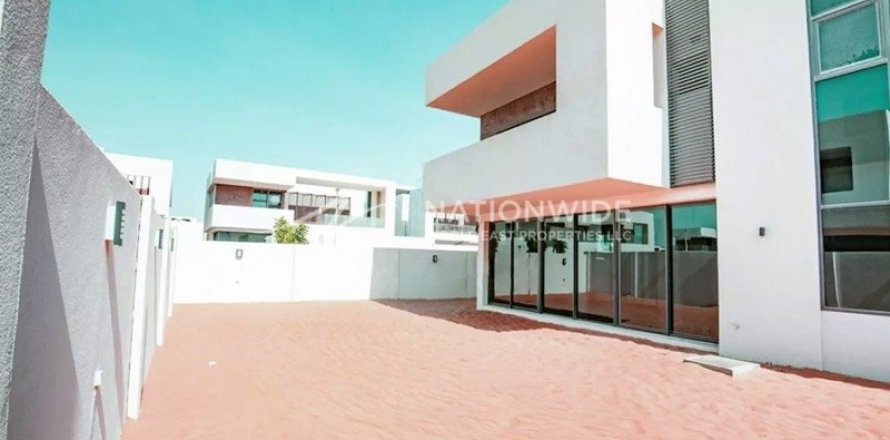 5 dormitorios Villa en  Yas Island, UAE No. 3912