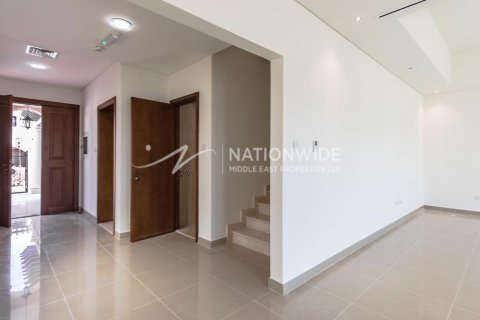 4 bedrooms Villa in Abu Dhabi, UAE No. 3937 15