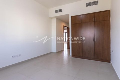 4 bedrooms Villa in Abu Dhabi, UAE No. 3937 14