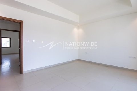 4 bedrooms Villa in Abu Dhabi, UAE No. 3937 11