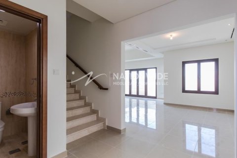 4 bedrooms Villa in Abu Dhabi, UAE No. 3937 17