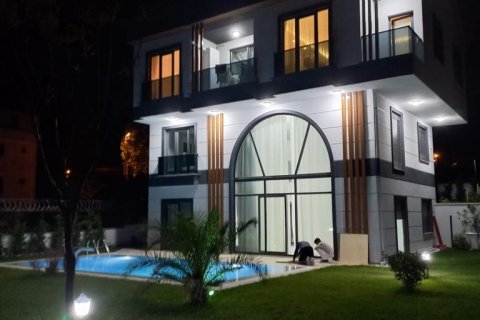 6+2 Villa in Istanbul, Turkey No. 14771 1