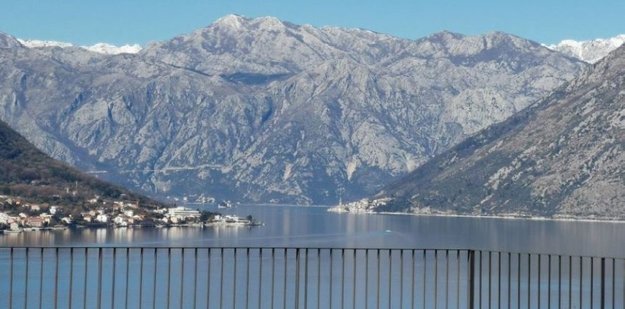 4 bedrooms Apartment in Kotor, Montenegro No. 66805