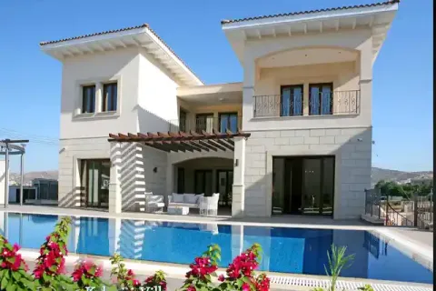 5 bedrooms House in Mouttagiaka, Cyprus No. 29293 1