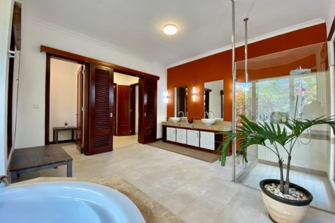 5 bedrooms Villa in Tamarin, Mauritius No. 60975 10