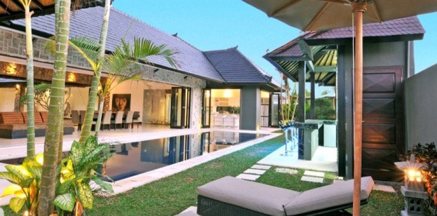 5 bedrooms Villa in Kerobokan, Indonesia No. 23461