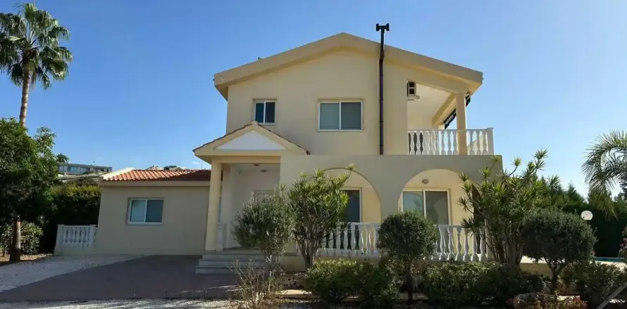 3 bedrooms House in Pegeia, Cyprus No. 30205