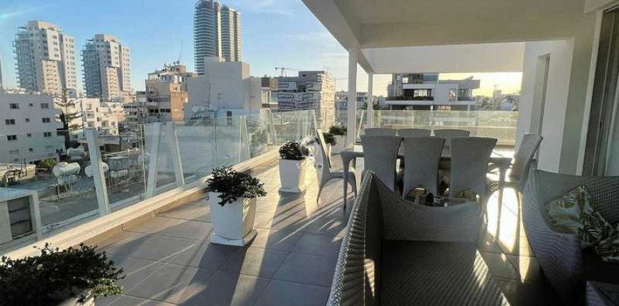 3 dormitorios Penthouse en Limassol, Cyprus No. 70129