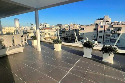 3 dormitorios Penthouse en Limassol, Cyprus No. 70129 5