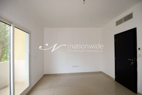 2 bedrooms Villa in Abu Dhabi, UAE No. 3702 4