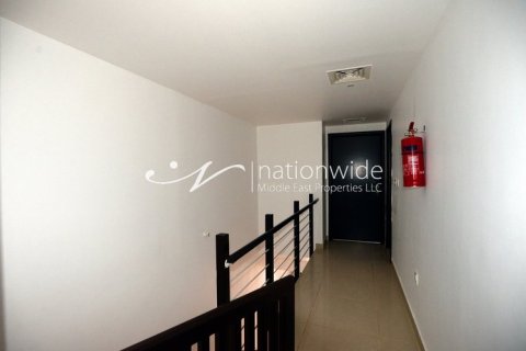 2 bedrooms Villa in Abu Dhabi, UAE No. 3702 8