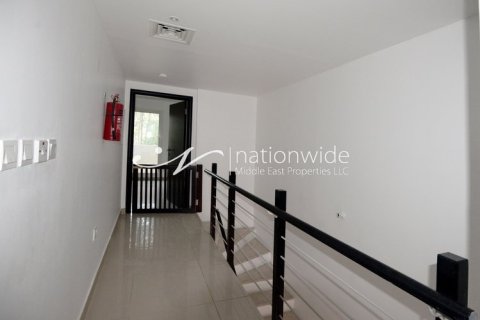 2 bedrooms Villa in Abu Dhabi, UAE No. 3702 7