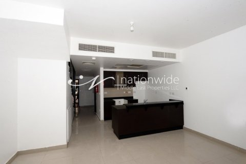 2 bedrooms Villa in Abu Dhabi, UAE No. 3702 10