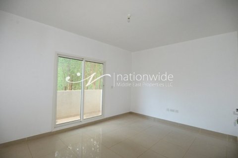 2 bedrooms Villa in Abu Dhabi, UAE No. 3702 6