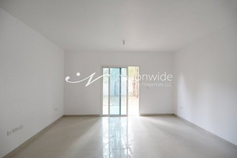 2 bedrooms Villa in Abu Dhabi, UAE No. 3702 11