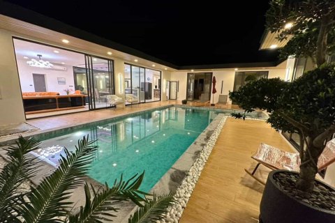 4 bedrooms Villa in Phuket, Thailand No. 1994 1