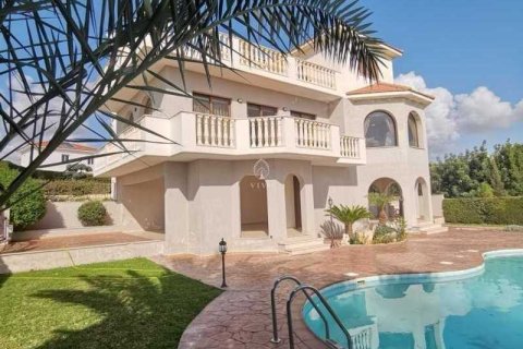 5 bedrooms House in Agios Athanasios, Cyprus No. 77303 1