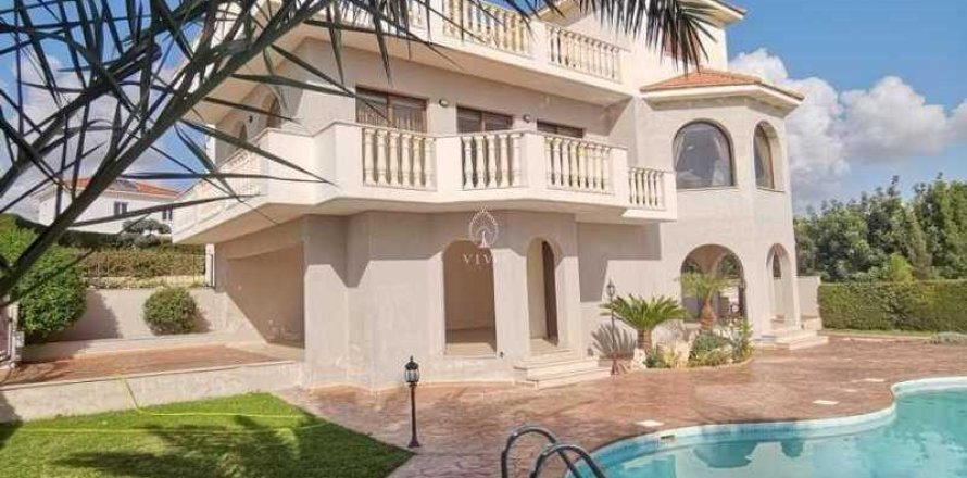 5 bedrooms House in Agios Athanasios, Cyprus No. 77303