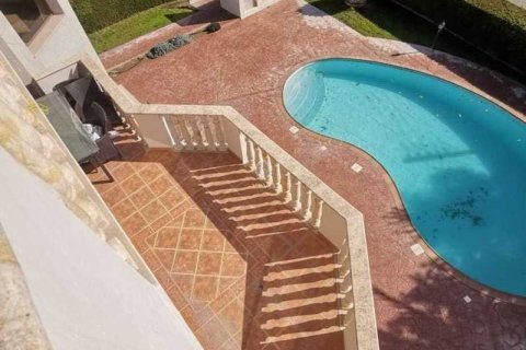 5 bedrooms House in Agios Athanasios, Cyprus No. 77303 4